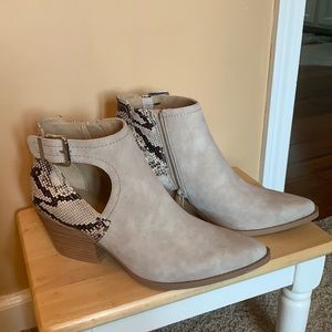 Cream/snakeskin boots